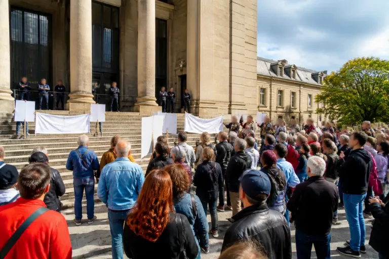 Limoges : mobilisation place d'Aine pour réclamer davantage de moyens pour la protection de l'enfance