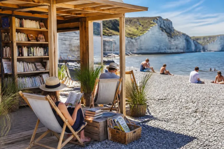 Lire à la plage fête ses 20 ans en Seine-Maritime avec Katherine Pancol comme marraine