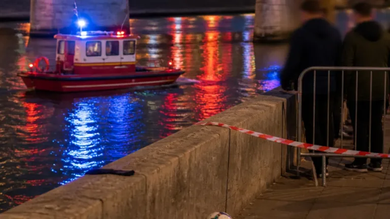 Lyon : un jeune de 27 ans se noie au pont de la Guillotière en tentant de récupérer un ballon