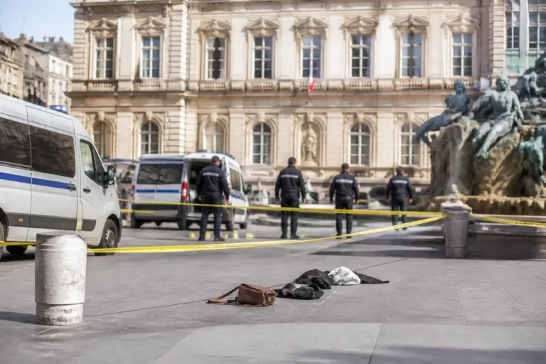 Lyon : une femme agressée sexuellement place des Terreaux, un suspect interpellé
