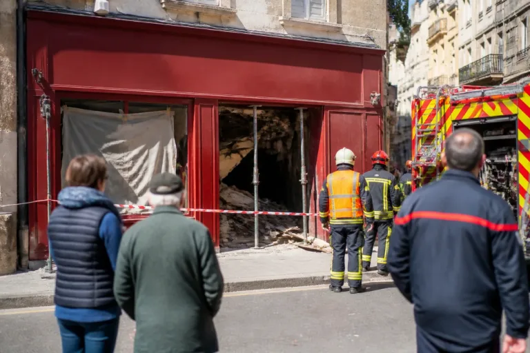 Mâcon : un bar du centre-ville évacué et fermé après la rupture d'une poutre