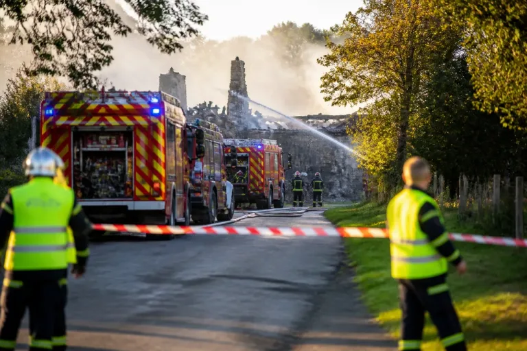 Maison entièrement détruite par un feu à Moutiers‑au‑Perche : 36 pompiers engagés