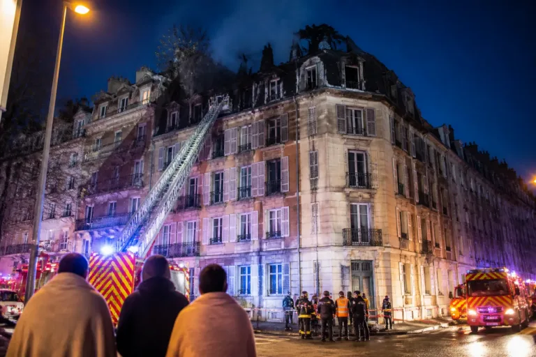 Metz : un incendie nocturne dans les combles fait une victime, 17 personnes évacuées