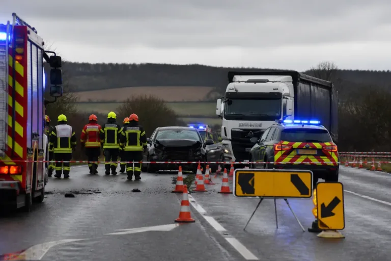 Metz : un mort et un blessé après un choc voiture-camion sur la RD67, axe fermé