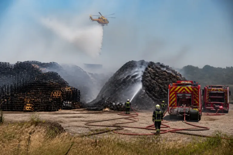 Milhaud: un feu de palettes et de compost fixé après une mobilisation d’envergure