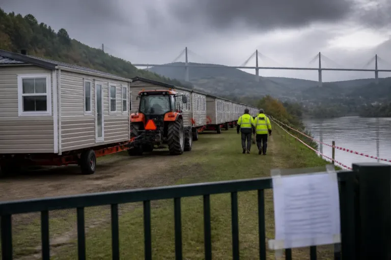 Millau: les mobil-homes en bord de Tarn à évacuer avant le 1er octobre, la filière camping sous pression