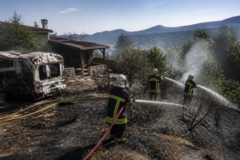 Millau: un feu de caravane maîtrisé, 500 m² de végétation touchés