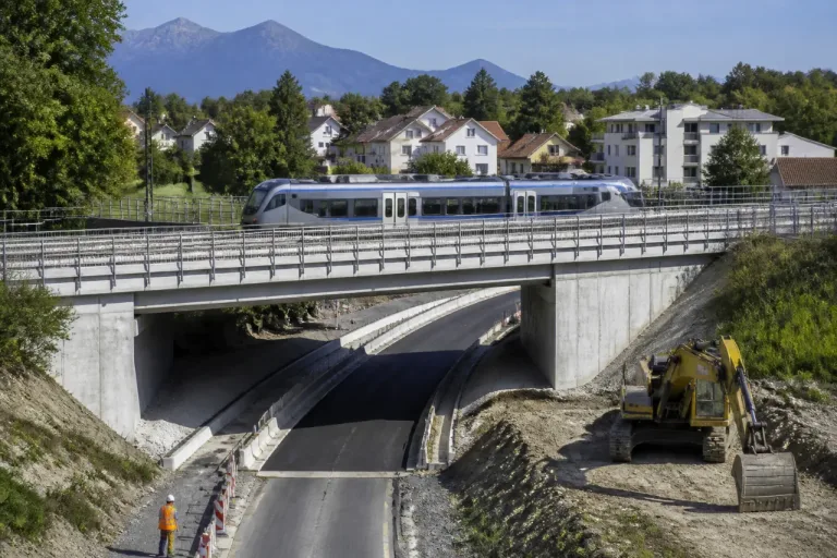 Modernisation de la ligne La Roche–Saint-Gervais : quatre passages à niveau supprimés