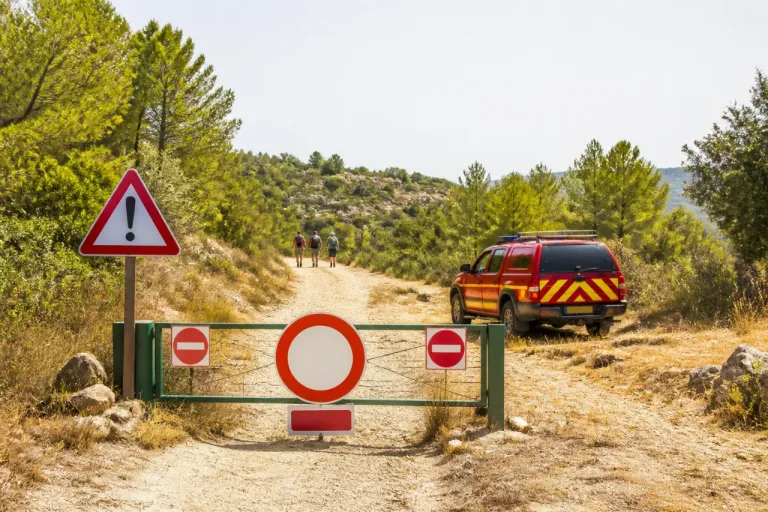 Neuf massifs du Vaucluse fermés ce samedi en raison d’un risque élevé d’incendie
