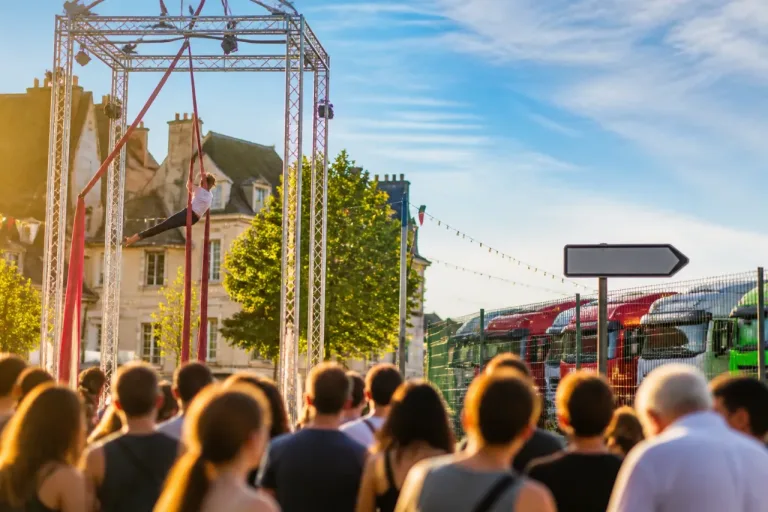 Nevers : un week-end de spectacles de rue et de moteurs, du centre-ville à Magny-Cours