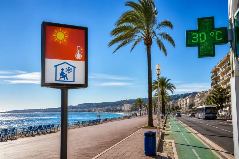 Nice sous forte chaleur: journée limpide mais canicule orange confirmée