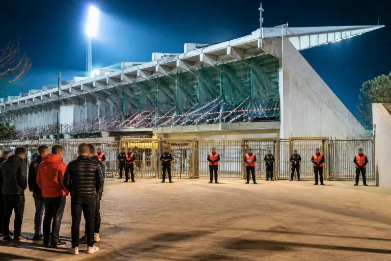 Nîmes : la FFF ferme une tribune après les débordements, quel impact pour la reprise ?