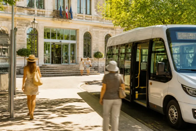 Niort : la municipalité ajuste horaires et transports face à la canicule