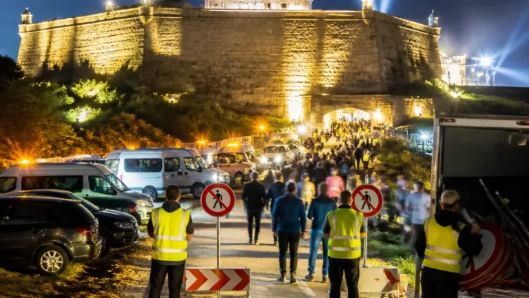 No Logo BZH : affluence record et difficultés d’accès au Fort de Saint‑Père dès le premier soir