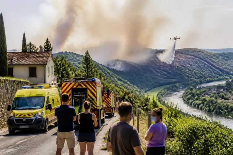 Nuages de fumée et air dégradé dans le 47 après l’incendie majeur de la vallée du Lot