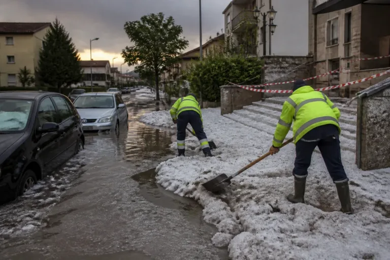 Orage d’une rare intensité à Saint-Julien-en-Genevois : rues noyées, toits martelés, cultures dévastées