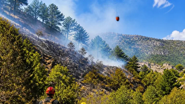 Orages : la foudre cause plusieurs départs de feu en Haute‑Corse, reprise à Albertacce