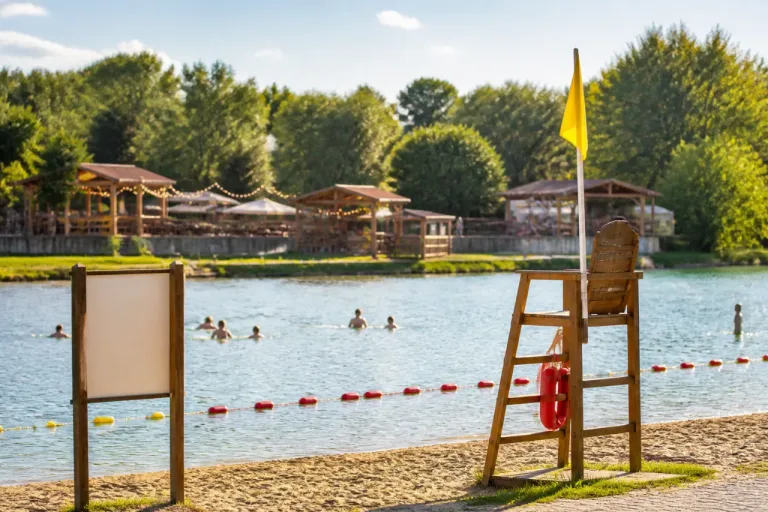 Orléans : baignade surveillée relancée à l’Île Charlemagne, horaires et guinguettes de l’été