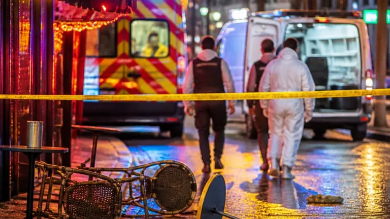 Paris (18e) : un jeune homme de 21 ans poignardé en pleine rue, le suspect en fuite