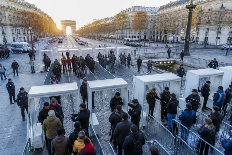 Paris : un QR code obligatoire pour assister au défilé du 14-Juillet sur les Champs-Élysées