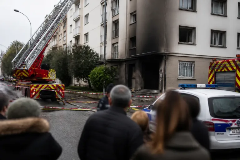 Pau : incendie maîtrisé avenue Gaston-Lacoste, 16 évacués et 4 personnes hospitalisées