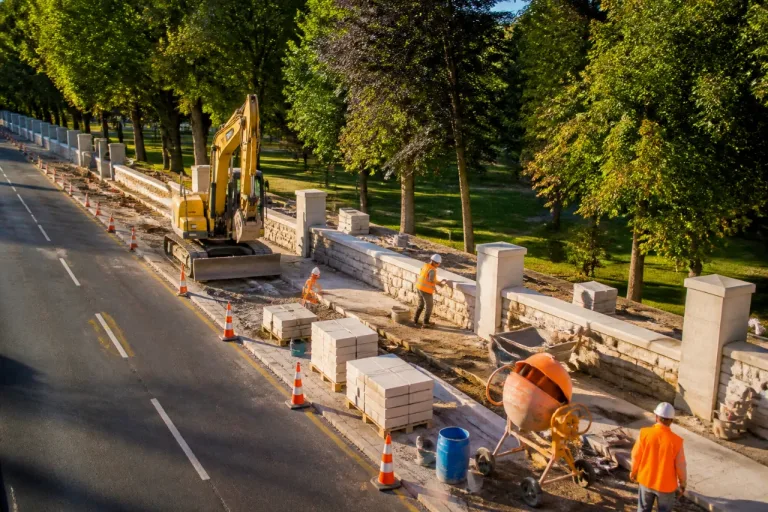 Pau : reprise des travaux pour édifier le muret autour du parc Lawrance