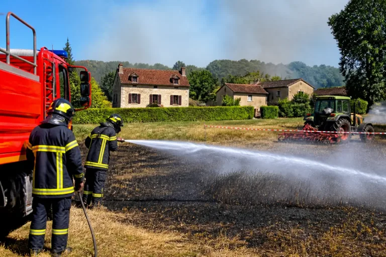 Paunat: dix hectares de prés brûlés, des riverains brièvement évacués