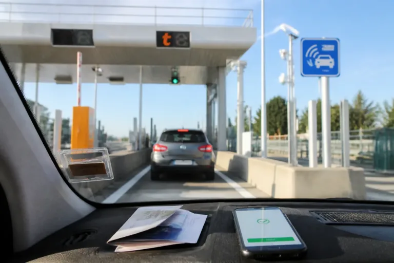 Péages d’été : utiliser vos chèques‑vacances via le télépéage, mode d’emploi