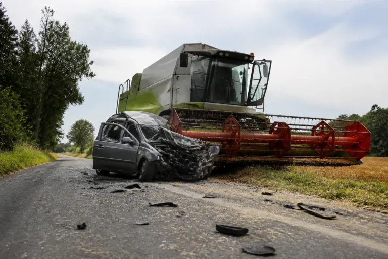 Pleugriffet: un automobiliste décède après une collision avec une moissonneuse-batteuse