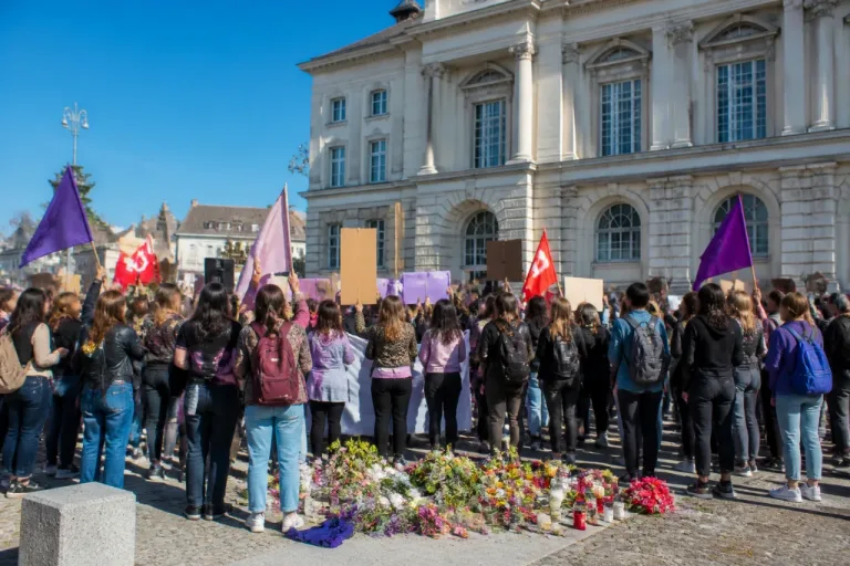 Plus d’une centaine de personnes rassemblées à Blois contre les violences sexistes et sexuelles
