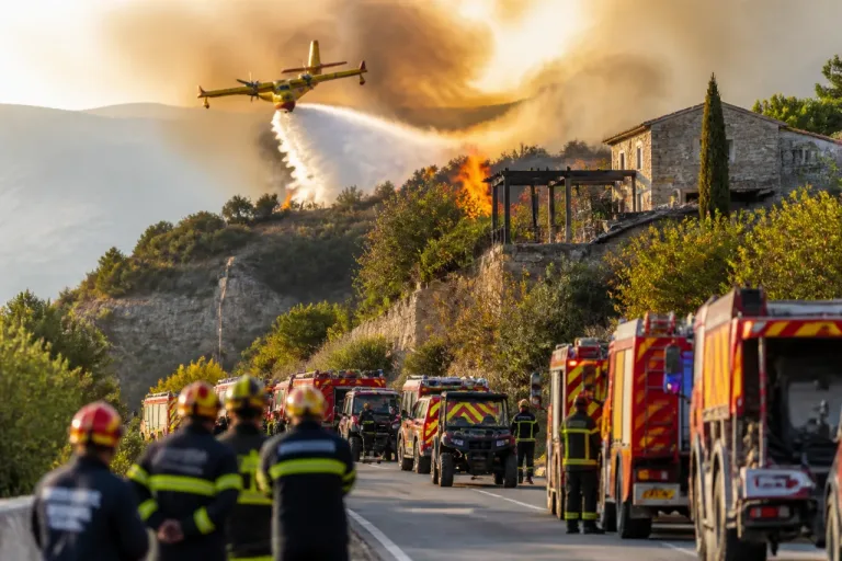 Plusieurs feux de végétation mobilisent largement les pompiers dans le Vaucluse