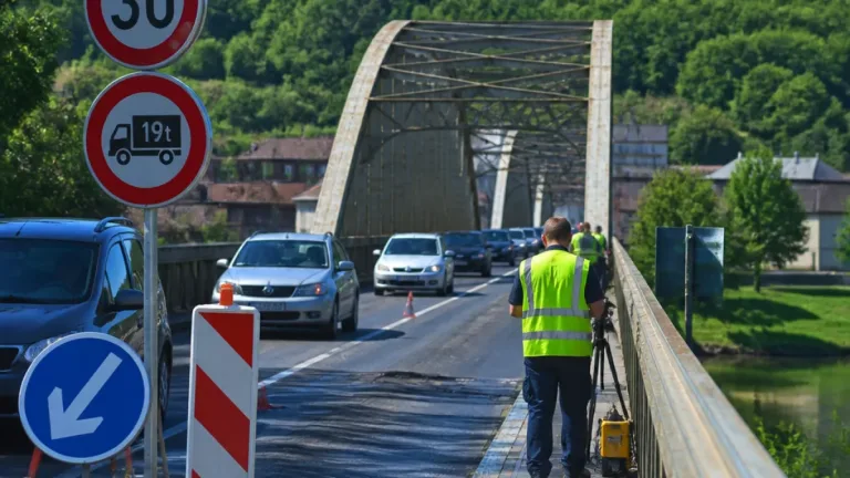 Pont des Andelys : limitation de vitesse et déviation des poids lourds après dilatation du métal
