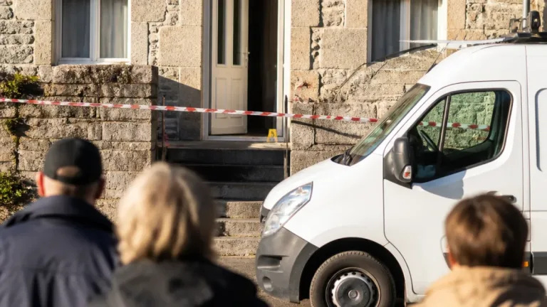 Pradelles : deux corps découverts en centre-bourg, les enquêteurs cherchent les causes