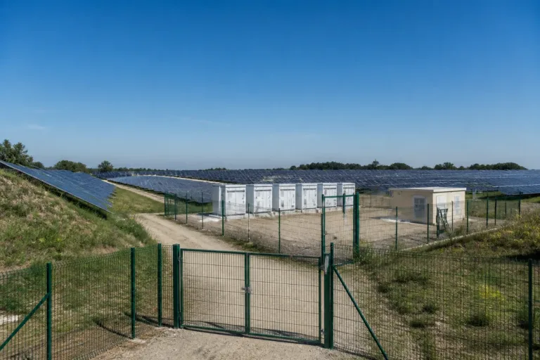 Près de Poitiers, une centrale solaire de 6,54 MWc transforme une ancienne décharge