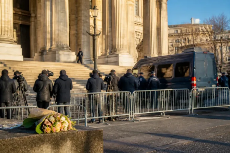 Procès à Paris du meurtre découvert aux Buttes-Chaumont : le mari comparaît