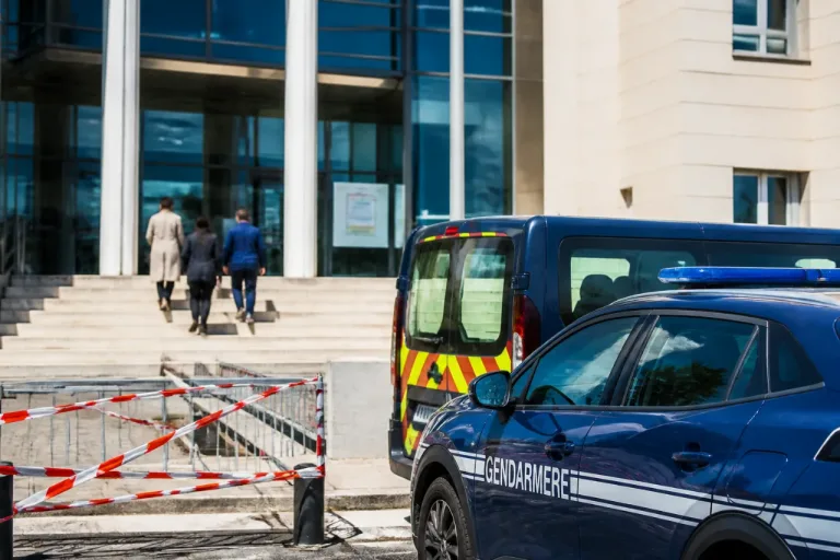 Procès à Valence : dix prévenus jugés pour une trentaine de cambriolages et vols de voitures