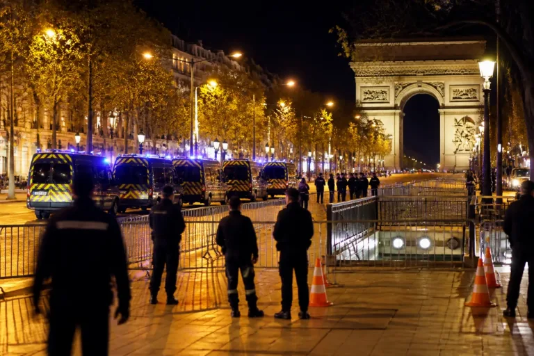 Quart de finale France–Maroc : Paris placé sous très haute surveillance, 8 000 policiers mobilisés