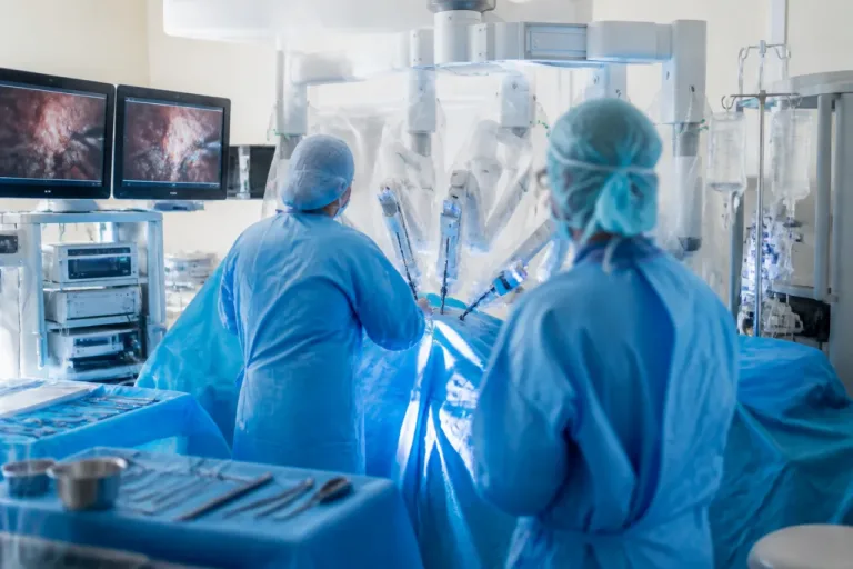 Quimper : 1 000 opérations réalisées avec le robot Da Vinci X au centre hospitalier