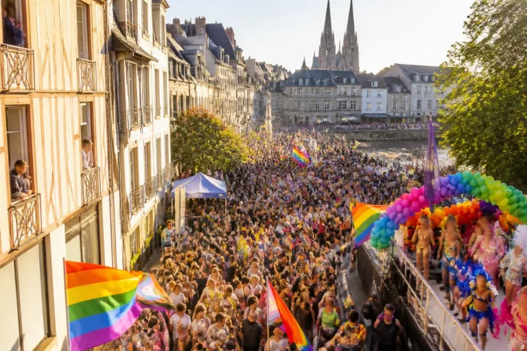Quimper : une foule record à la 5e marche des fiertés, près de 5 000 participants