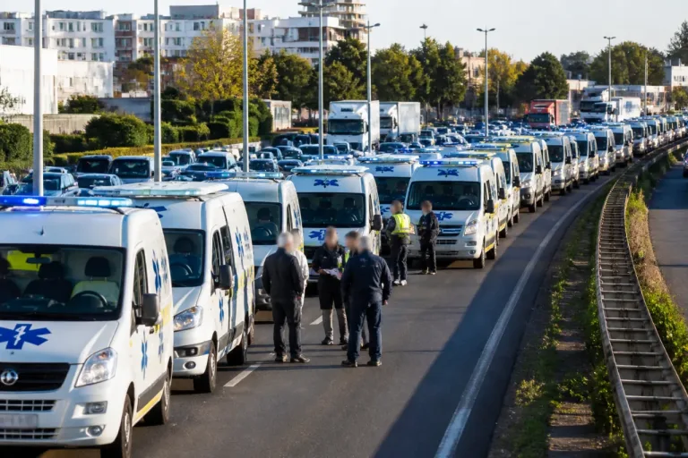 Rennes : plus de 200 ambulances mobilisées, la profession réclame une revalorisation