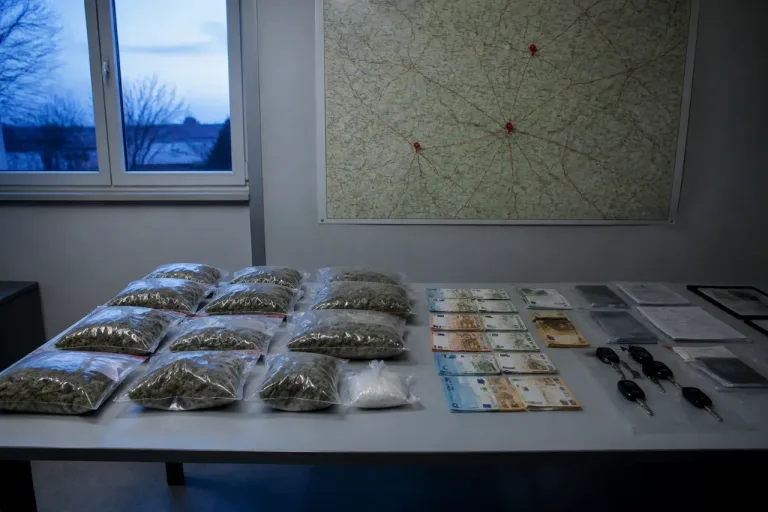 Réseau de stupéfiants démantelé entre Poix-de-Picardie et Montdidier : 15 interpellations