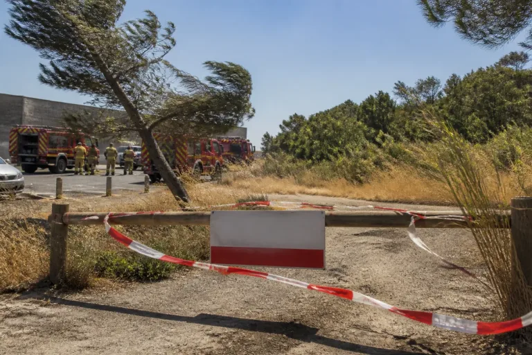 Risque d’incendie maximal dans l’Aude : 70 pompiers en renfort, accès restreints aux massifs