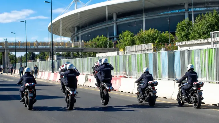 Saint-Denis : des motards de la police municipale filmés en rodéos, le maire ouvre une enquête