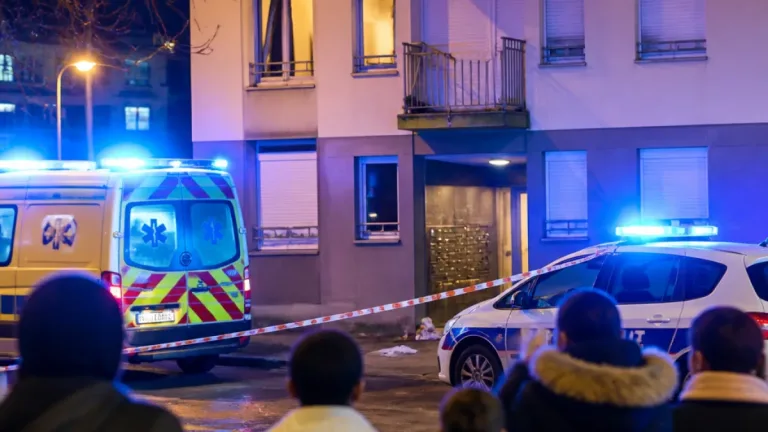 Saint-Denis : un bébé de 13 mois tombe du 3ᵉ étage, miracle et interrogation à Montgaillard