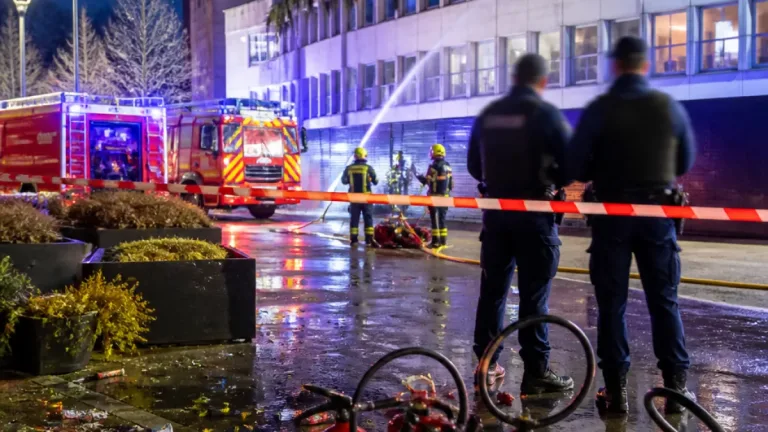 Saint-Denis : un pot de départ au commissariat se termine par un incendie et soulève des questions