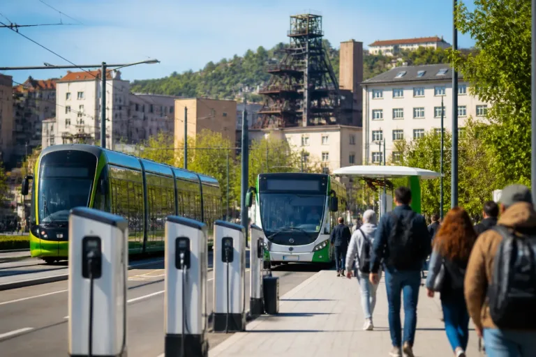 Saint-Étienne choisie parmi les « 100 Territoires d’électrification » : quel impact local ?