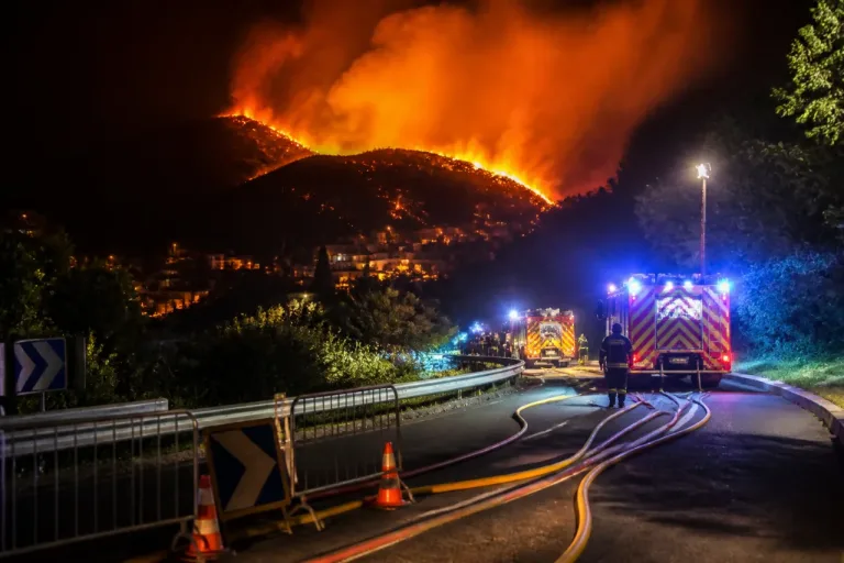 Saint-Étienne : incendie sur les hauteurs, le secteur du Guizay à éviter