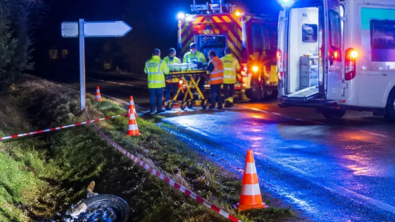 Saint-Hilaire-du-Harcouët : un piéton de 33 ans fauché par une moto, transporté médicalisé