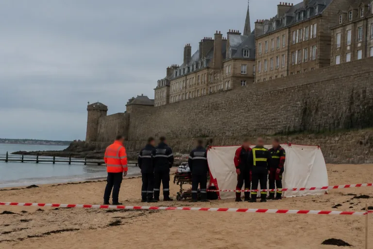 Saint-Malo : un homme découvert mort sur la plage de Bon-Secours, enquête en cours