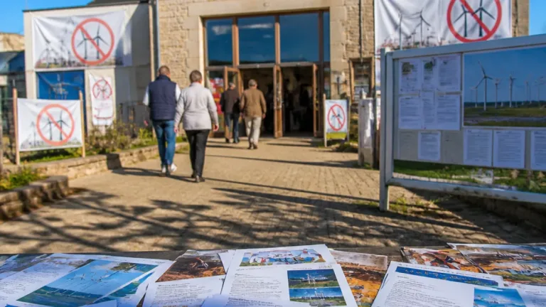 Saint-Pierre : à Quiberon, la maire vent debout contre le projet d’éoliennes en mer